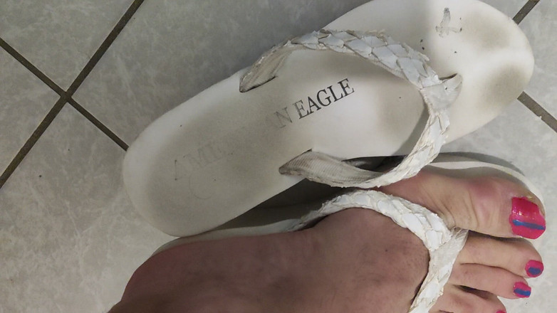 Mutsakin: Kaki dan tapak kaki yang seksi