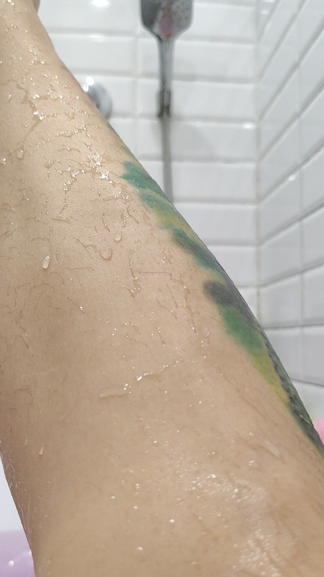 Wet Hairy Pussy, Hairy Legs and Armpits in the Bathtub (RiskyHairyCouple)
