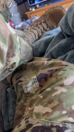 Gay Soldier Stuff: Super Bollente - Solider us army spara un carico di sperma...