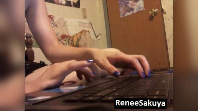 Renee Sakuya: เมินเธอขณะพิมพ์บนคอมพิวเตอร์