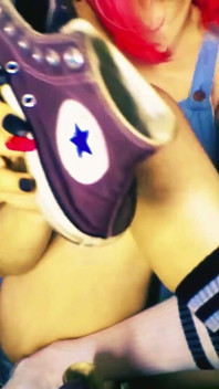 Lady Angela Old Dipergunakan Smelly Stinky Converse Sneakers – Fetish Stnee Socks