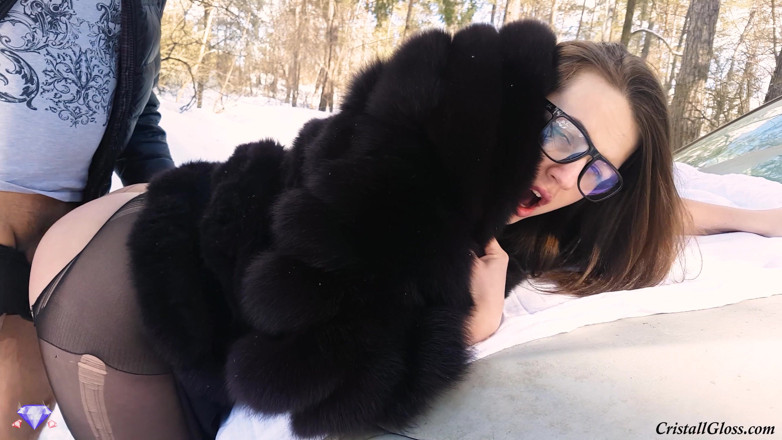Cristall Gloss: Жена шлюшка трахается в машине на дороге