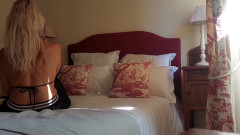 Selena701: Ігри селени в спальні в теплому світлі