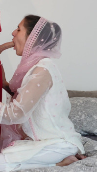 Üvey kız kardeşimin karısı aldatırken yakalandı - ceza olarak sikiliyor ve yüzüne fışkırtıyor