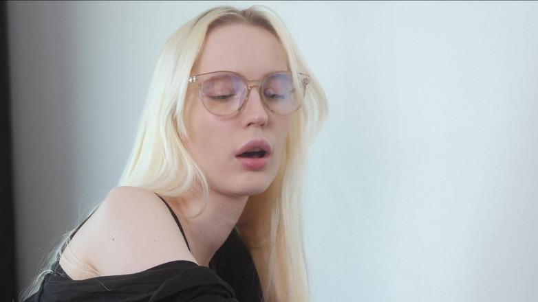 Shinaryen's Pure Pleasure: Hot Stepmom in Reading Glasses Fucks Son's Bully to Protect...