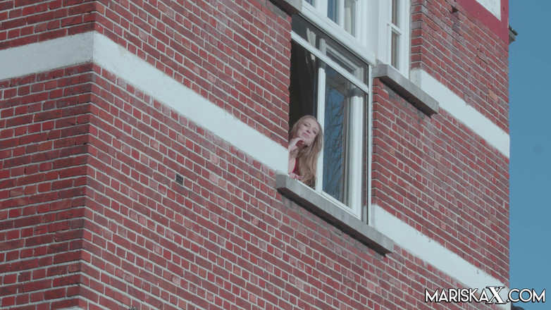 Mariska x: Mariskax Alice Martin menunggang Joachim dan memerah zakarnya