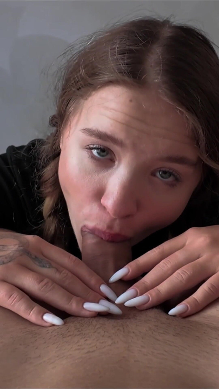 xKeryB: 她更喜欢强壮的鸡巴而不是浓咖啡