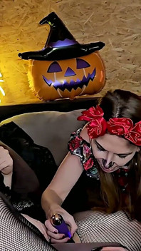 ハロウィンレズビアン乱交 快楽の叫び - パート1
