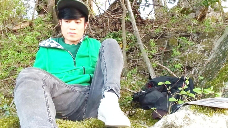Jon Arteen: Riskantní masturbace Venku mužský hlas chycen toto roztomilé gay twink...