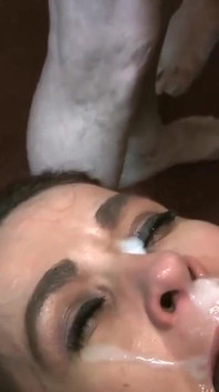 Lusty Euro babes bukkake zabawy i śnieżki