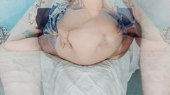 Netu: Velmi surové, s odhalenými kalhotkami a Mojí kompadre v práci....