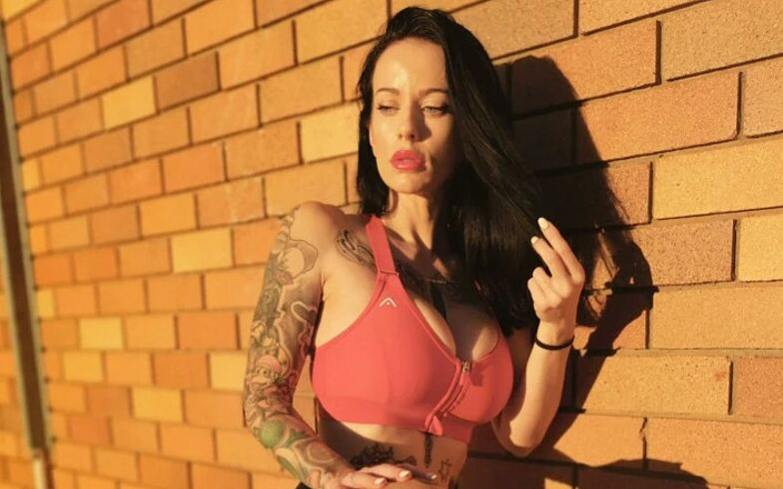 Melody Radford: Tabu: Nevlastní bratr má pro mě balíček