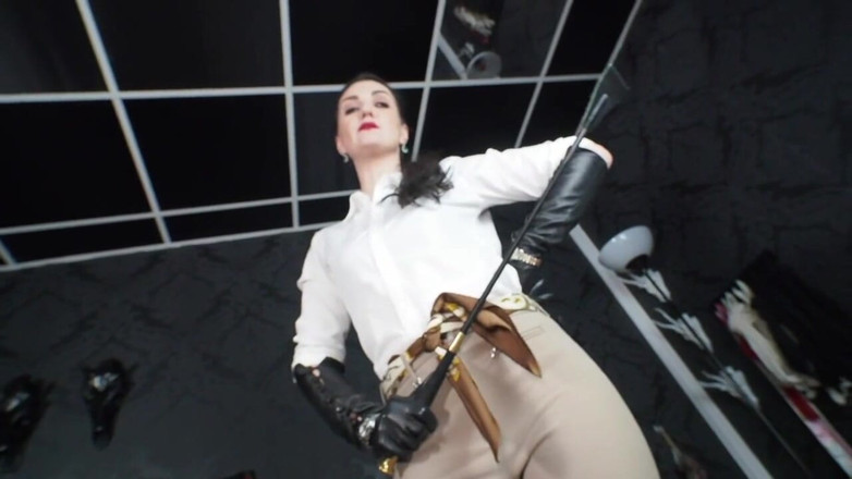 Lady Victoria Valente: Gioco JOI per il mio ragazzo stabile: bacia il mio...