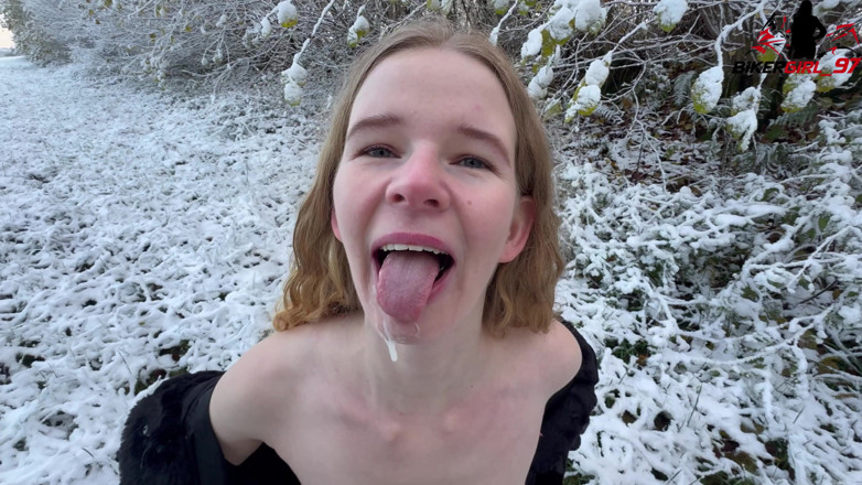Bikergirl_97: Facial in a Winter Wonderland