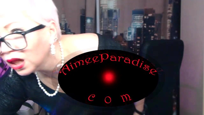 AimeeParadise: ¡La dulce esposa puta madura AimeeParadise se baña en el...