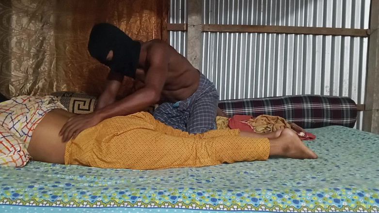 SAFI TV: Une demi-sœur dans un village à la maison pour la première...