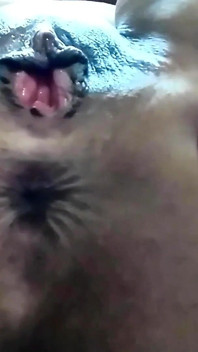 Model asiatic în formă își face de cap cu o cameră cu vibrator clitoris din spate - volumul 1