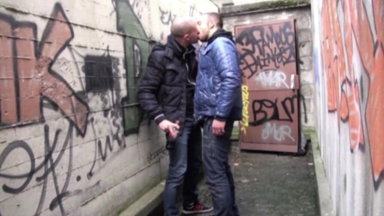 Raw French Bad boys: Tony Axel poursuivi par Stan Falcone dans une exposition, bad...