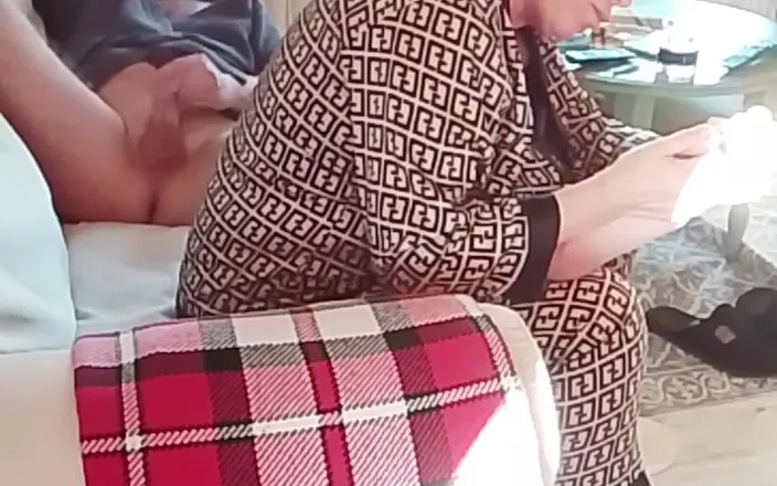 Crazyfamily 1970: Pedicure Master Takes in Mouth