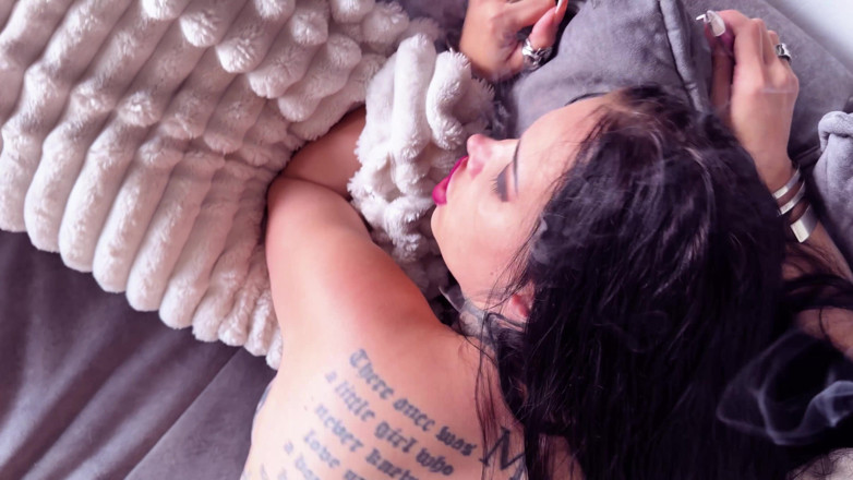 MissAlessaMilano: Deepthroat and Riding Position with Vapes