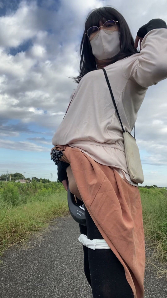 megu2002: No. 332 a Walk with an Electric Massager