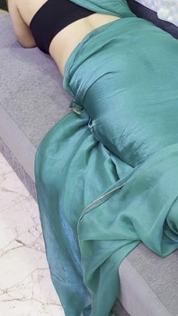 La moglie desi è stata scopata mentre sta guardando porno da sola in casa