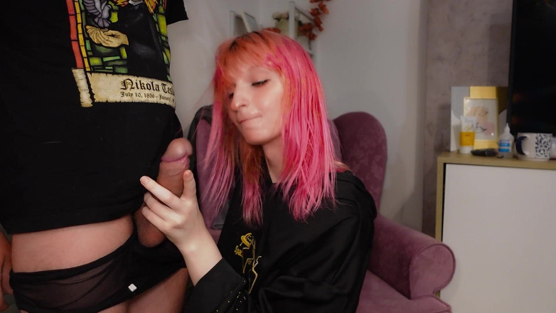 MySchoollife TS: 年轻的娘娘腔真的很喜欢吮吸鸡巴！