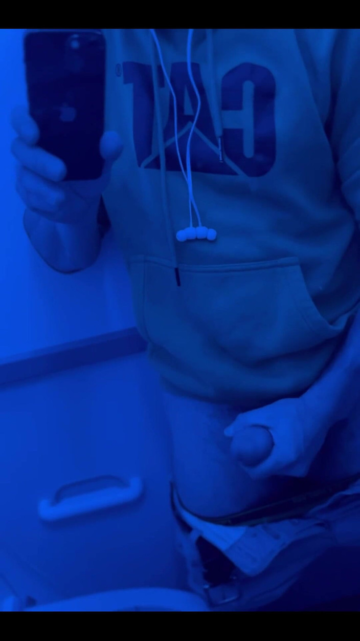 OM43: Masturbating at 30,000 Ft