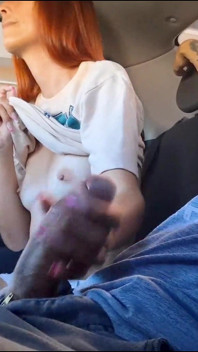 내 자지를 위험한 핫한 여자에게 보여줬지만 그녀는 좋아했어!