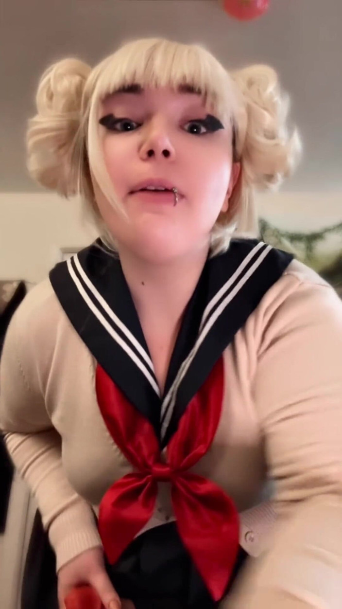 LexxiBakk: Usado Por El Futa Cosplayer
