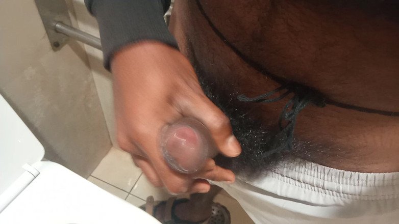 KUMBHA MANOJ KUMAR: 화장실에서 자위