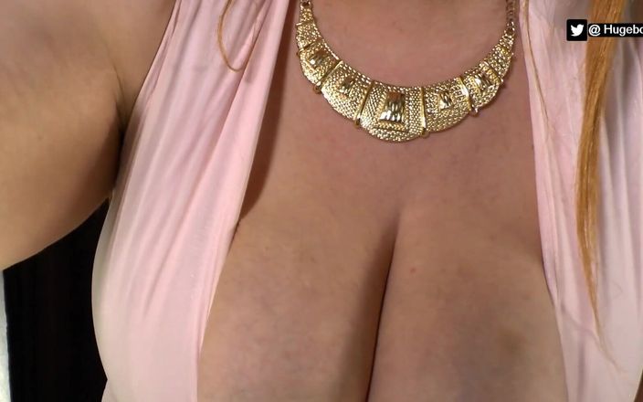 Huge Boobs Wife: Video penelitian payudara wanita semok asosiasi