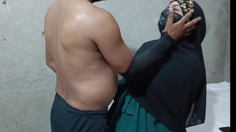 Miss Faiza Khan: Une danseuse musulmane se fait baiser par son partenaire de...