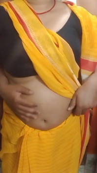 Indian Cute Bhabhi Having Romance