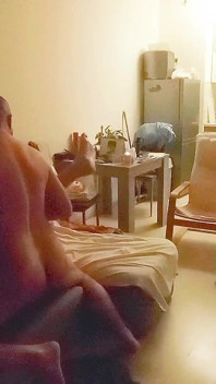 双性恋戴绿帽子与热辣人妻三人行
