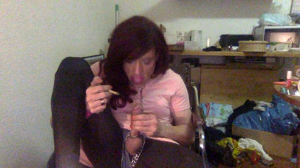 Horny TS: Sissy selbst lutschen
