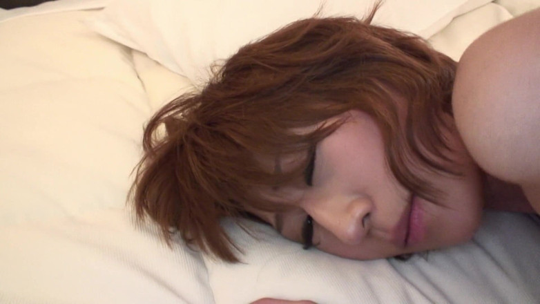 Japanese tight Pussies: Kortharige milf dame rijdt op een echte lul