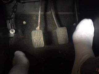 Manly foot: Duro comienzo bastardo! - Empujando el pedal del coche clásico - Austin...