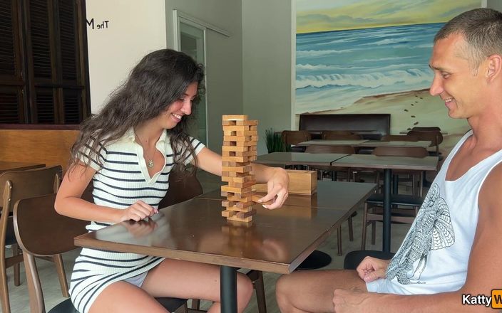 Katty West: Styvsyster förlorade sin röv i en omgång Jenga och fick...