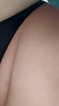 Aku crot di dalam memek perawannya yang sempit sebelum berangkat kerja