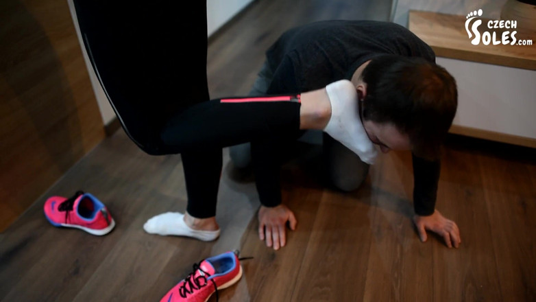Czech Soles - foot fetish content: Oler los calcetines y los pies de la novia