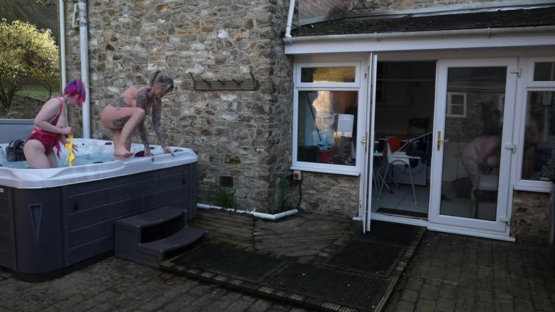 Bambi_beauty1: 女孩热水浴缸!