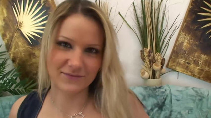 Erotic Pleasure: Carina bionda in una scopata pov