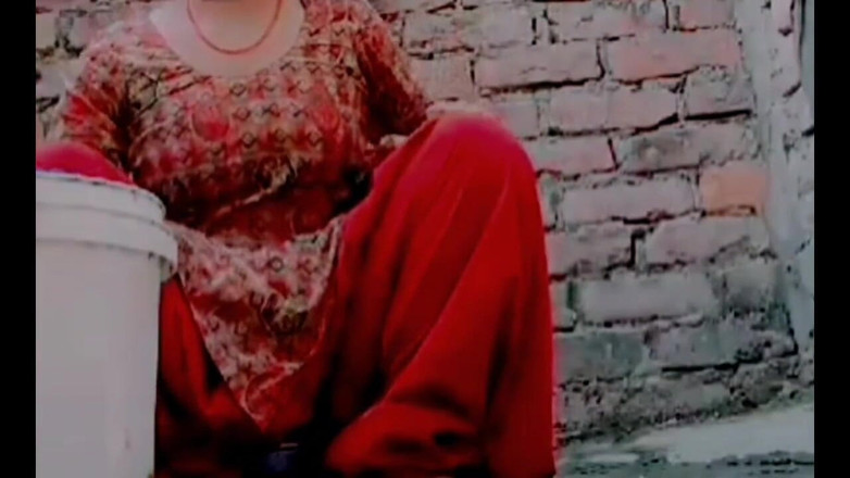 TricolorMusic3: Гаряча сексуальна лаванія приймає ванну, потираючи своє сексуальне тіло, вона дуже красива гаряча сексуальна дівчина, знімаючи весь одяг fr