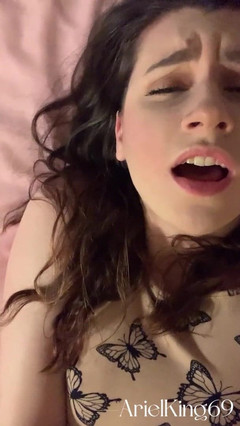 Ariel King: Ich benutze meinen Domi Vibrator im bett nach einem heißen...