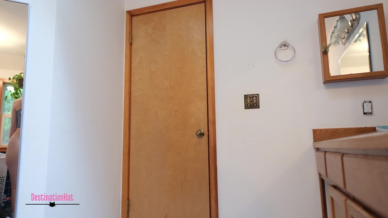 Destination Kat: Âm hộ và đi tiểu