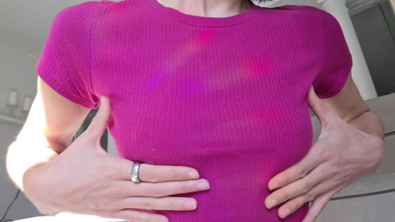 Ms_Emmy_Lynn: Jeu de seins en gros plan avec mes petits seins...