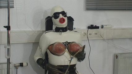 Rubber & Clinic Studio - 1ATOYS: 奇想天外なゴム体験