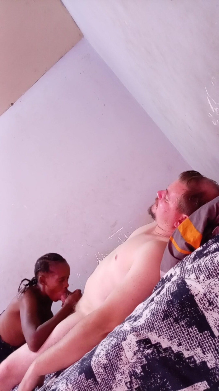 hothouse18xxx: Sexy Černá Holka Si Hraje S Kundičkou, Škádlí Zezadu a Předvádí Kouření