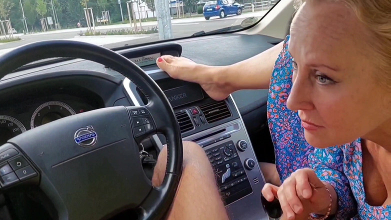 Selena701: Зріла Блондинка-аматорка Насолоджується І Ножним Поклонінням